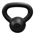 Persona entrenando fuerza funcional con una pesa rusa kettlebell